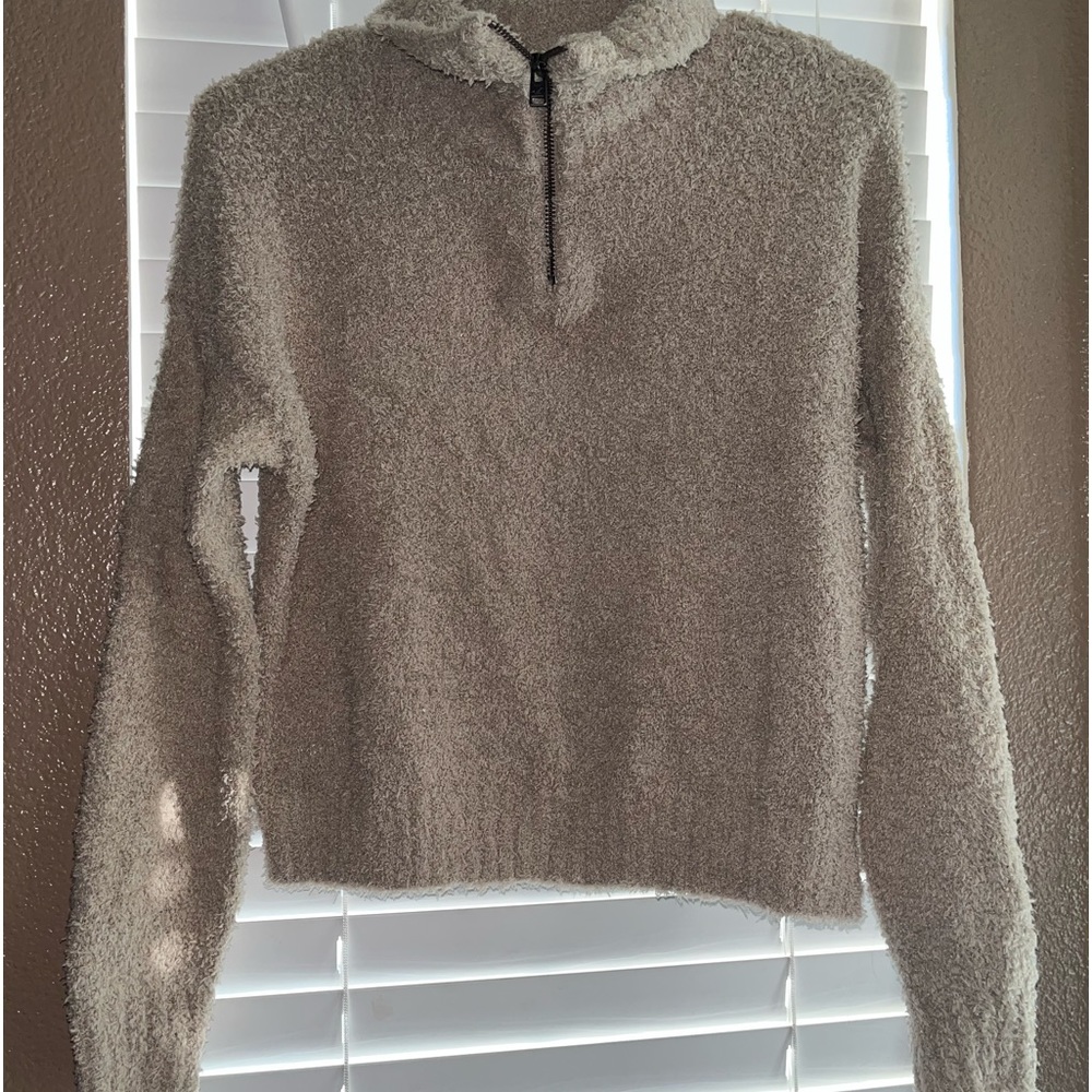 Hollister sweater